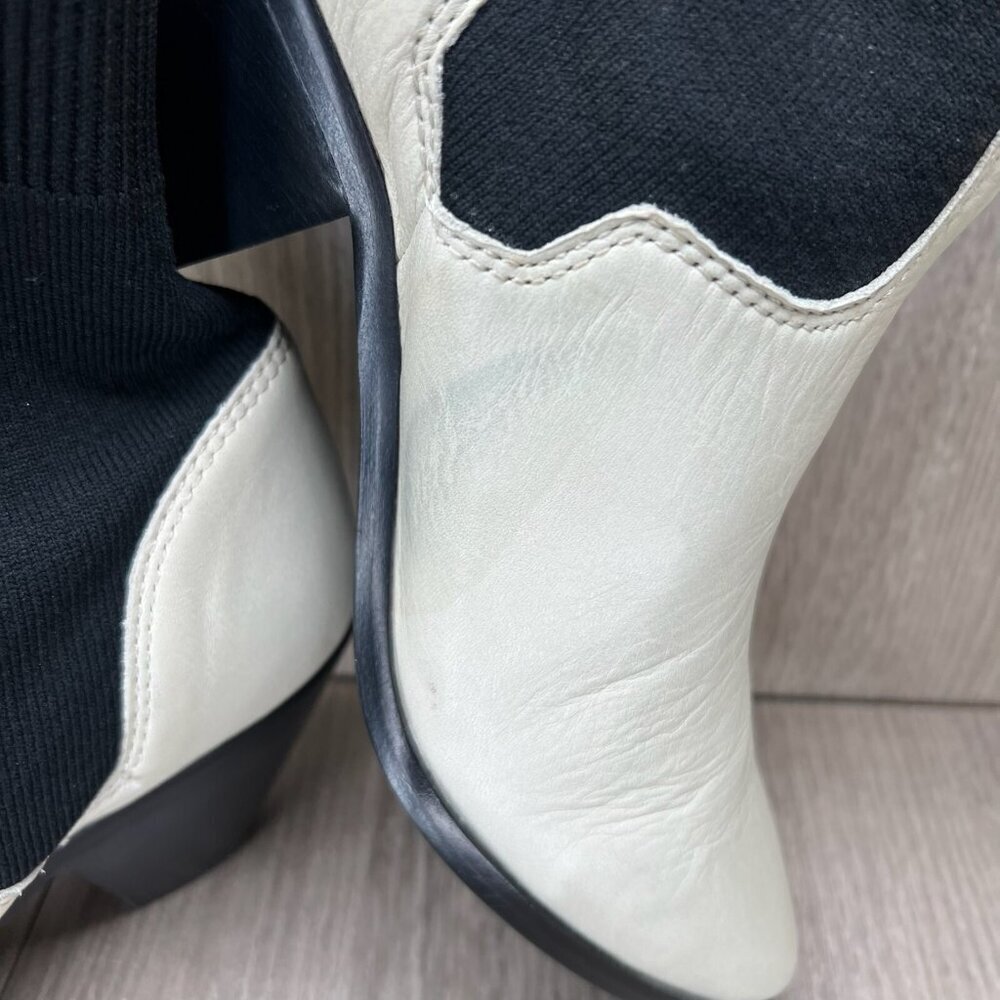FRYE LILA Sock Short Ankle Boots Womens Size 7 Pull On Pointed Toe Off White - Picture 7 of 13